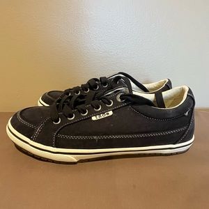 Taos Footwear Black Low-Top Sneakers